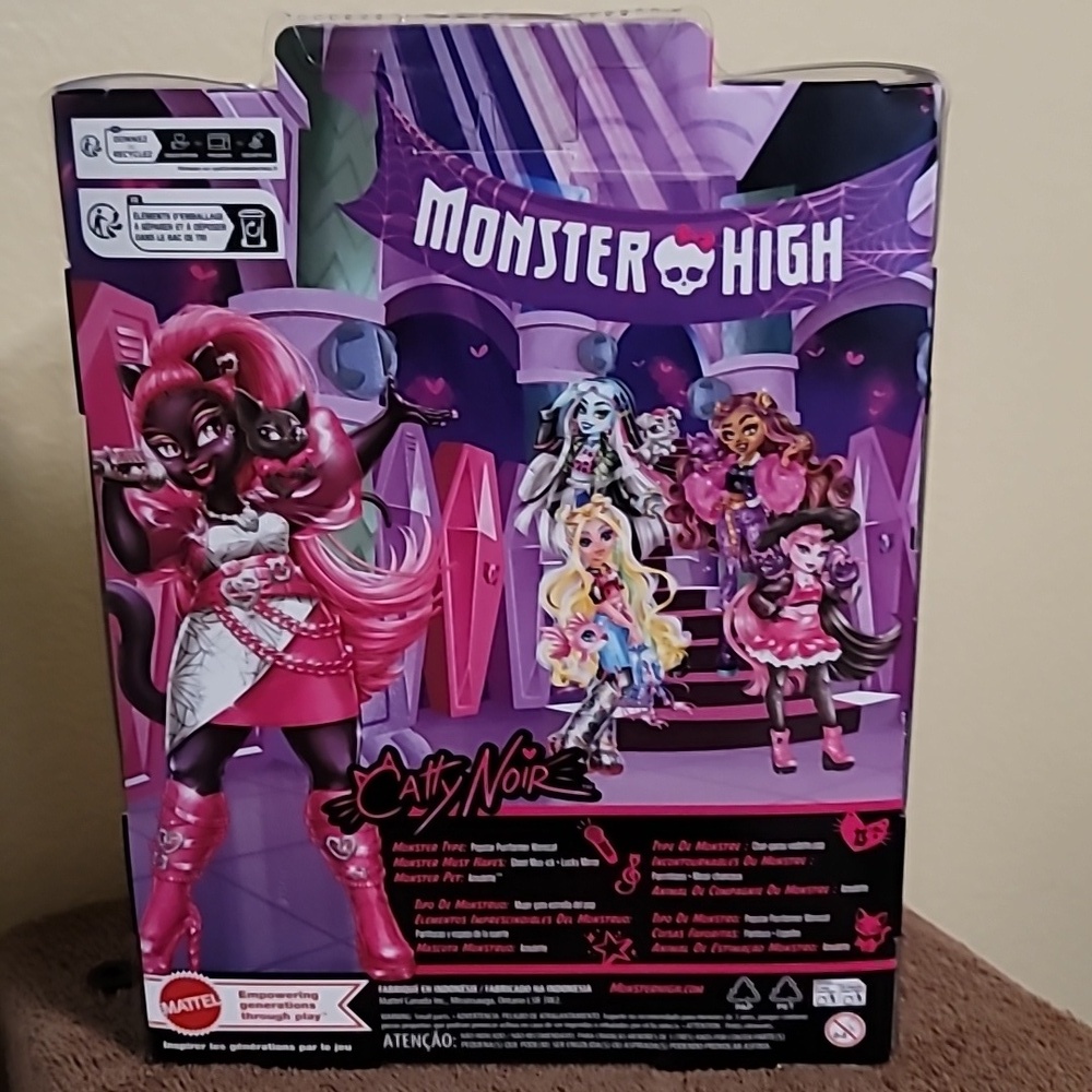 Monster High Catty Noir Black Doll - Picture 4 of 4